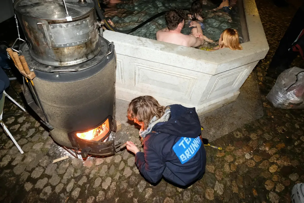 Man sieht eine mobile Heizung.